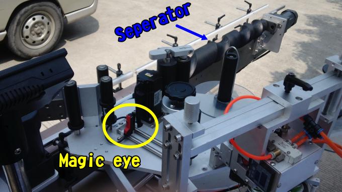 מכונת מוליך תווית לק דבק עבור בקבוקי עגול 220V 1.5HP 50 / 60HZ