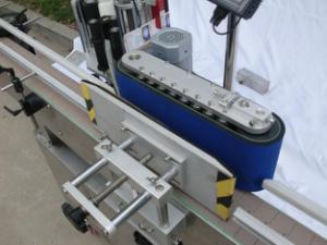 מכונת תיוג בקבוקים עגולה אוטומטית לדבק שאינו יבש, מארז עץ / מכונת תיוג אריזה ליצוא לספירה