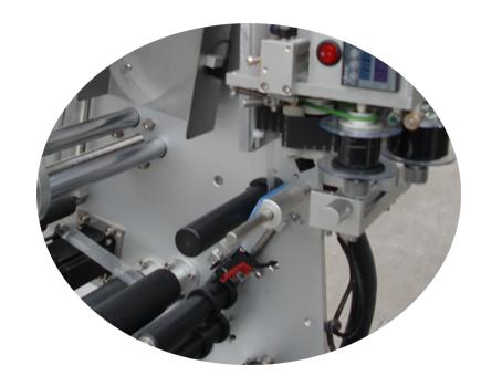 10 ml מכונת תיוג בקבוקים קטנה עם מדבקת תווית שכבה כפולה