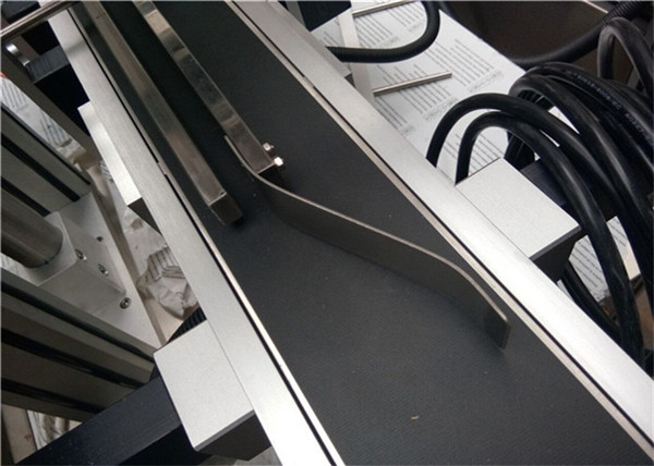 מכונת תיוג עליונה של CE למשקאות / משקאות / כימיקלים יומיים / רפואה