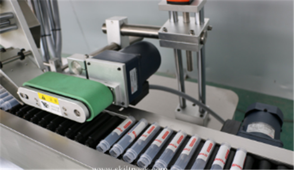 סרוו מנוע בקבוקון מדבקת תיוג מכונת סיטקצר אמפולה אוטומטית