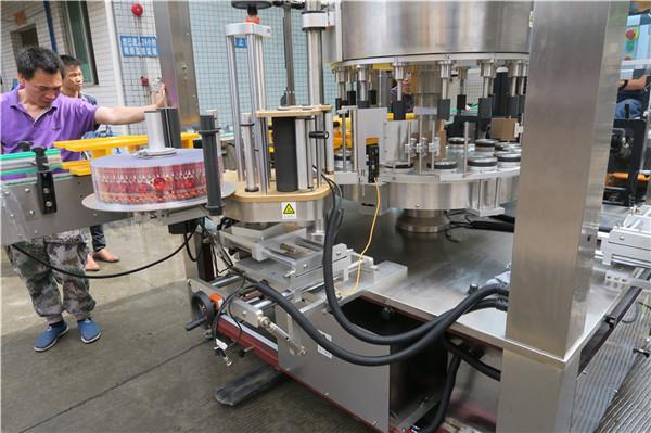 CE מכונת תוויות מדבקות רוטריות אחת בקבוק אוטומטי מלא מכונף