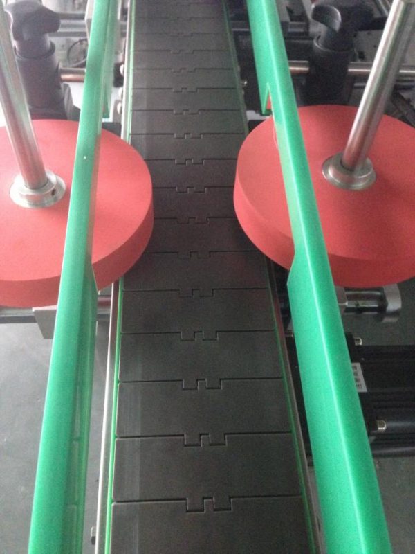 מוליך תוויות אוטומטי לבקבוק עגול / מרובע / סובולפורמי