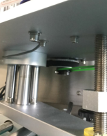 מנגנון לחץ למעלה בקבוקים עליונה מכונת תווית בקבוק אוטומטית עם אישור CE