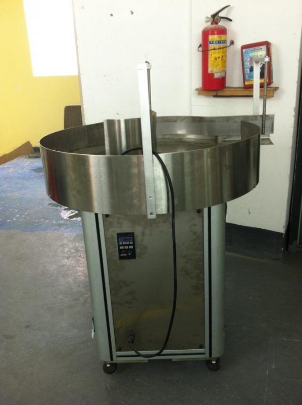 ציוד מוליך אוטומטי מלא לתוויות דבק עצמי