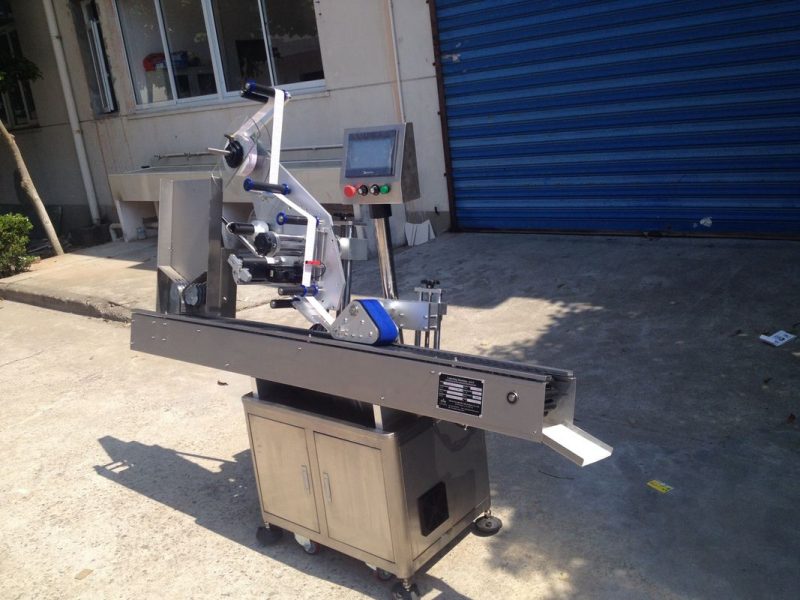 סין 12-25 מ"מ קוטר עגול בקבוק מדבקת דבק עצמי מכונת תיוג אוטומטית עבור ספק מוצרי קוסמטיקה שפתיים