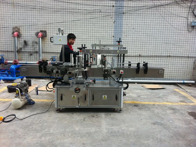 מכונת תיוג בקבוקים עגולה דבק אוטומטית מלאה לבקבוקים לחיות מחמד מלפנים ומאחור